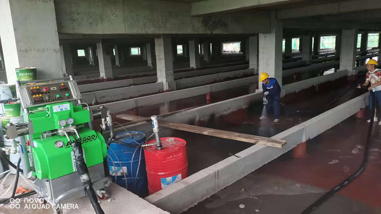 养殖场保温喷涂机_小型聚氨酯喷涂设备-京华邦威